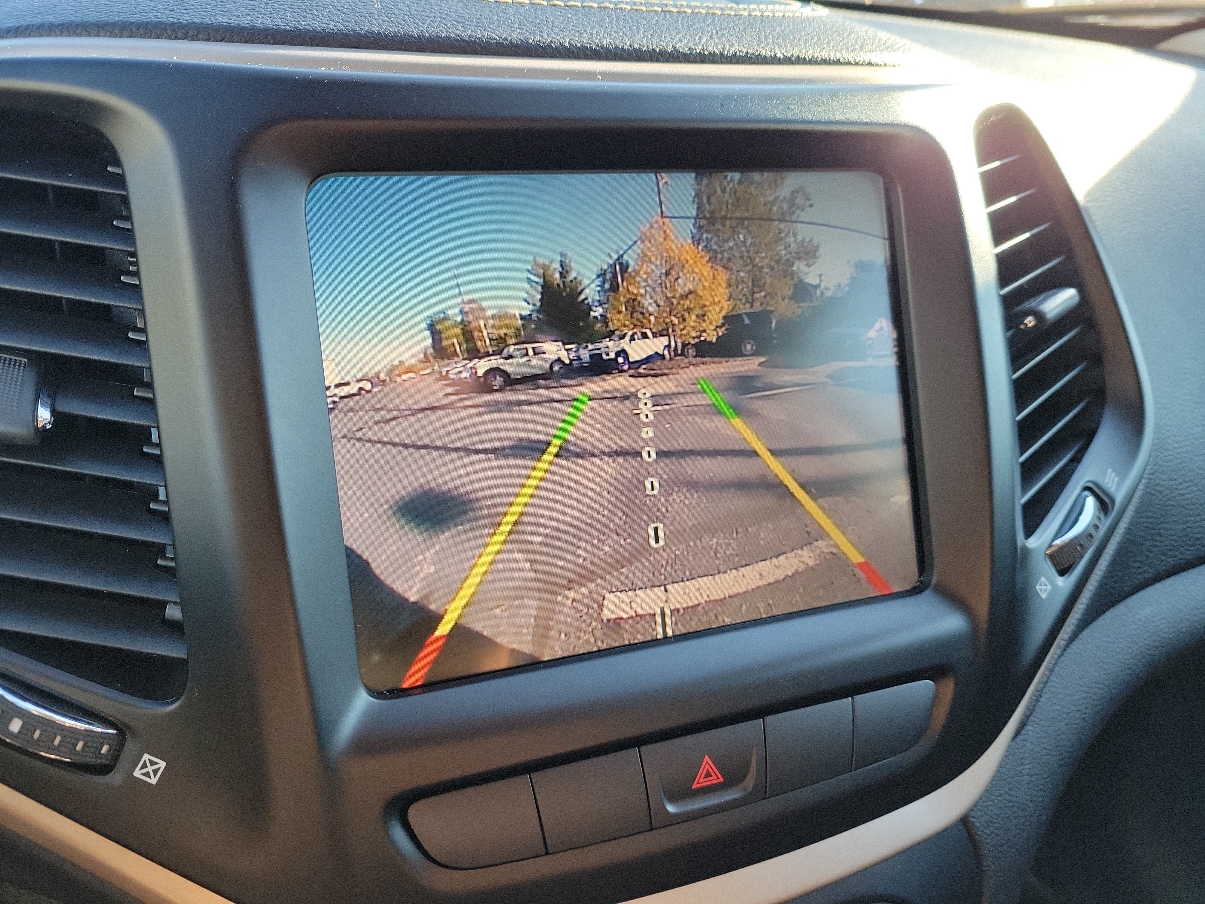 Used 2015 Jeep Cherokee Latitude w/ Cold Weather Group FWD image 28