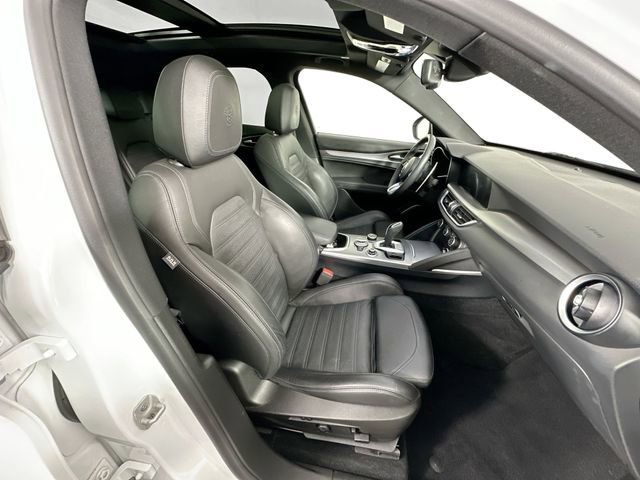 Used 2022 Alfa Romeo Stelvio Veloce image 30
