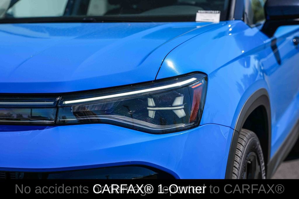 Used 2025 Volkswagen Taos SE image 2