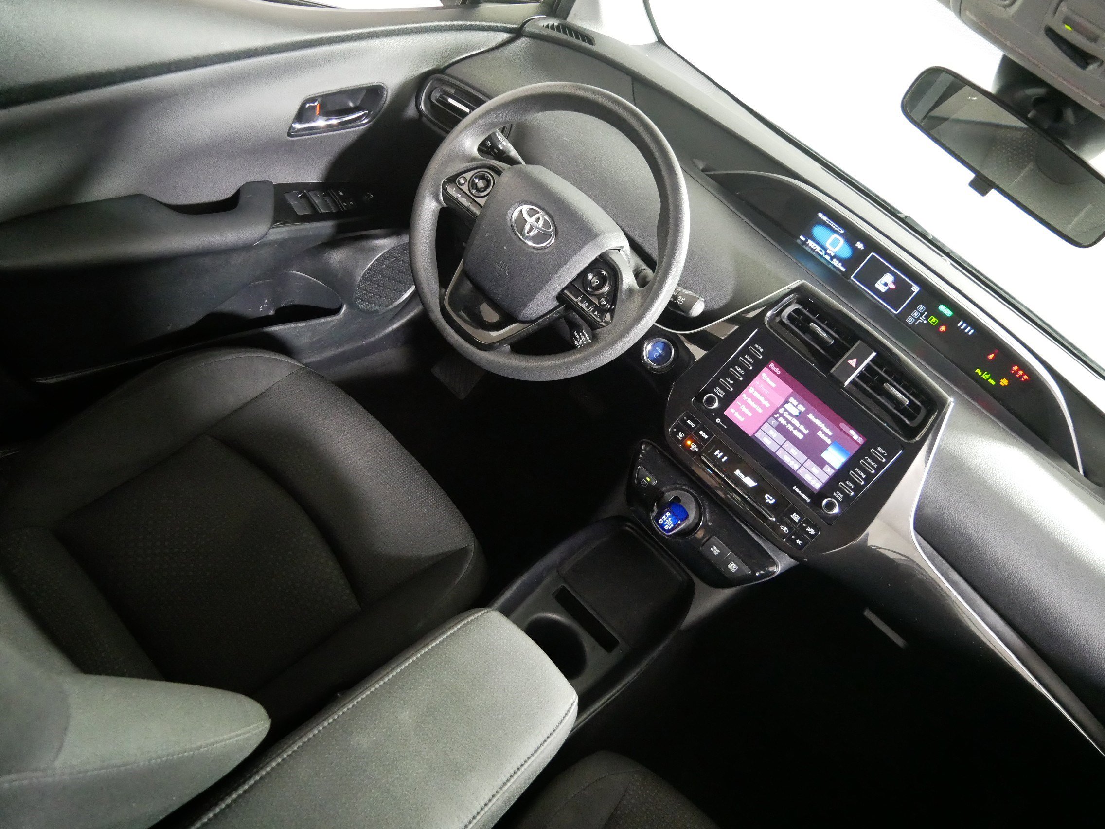 Used 2022 Toyota Prius LE image 9