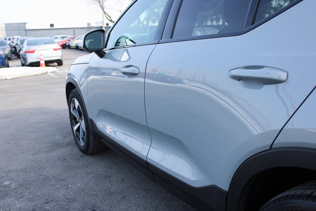 Used 2025 Volvo XC40 B5 Plus image 46