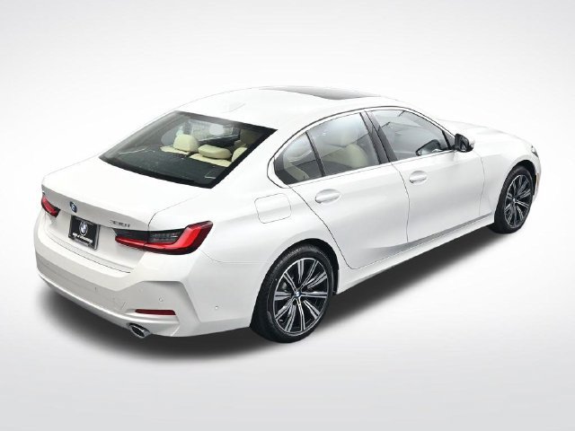 New 2026 BMW 330i xDrive Sedan w/ Premium Package AWD/4WD image 24
