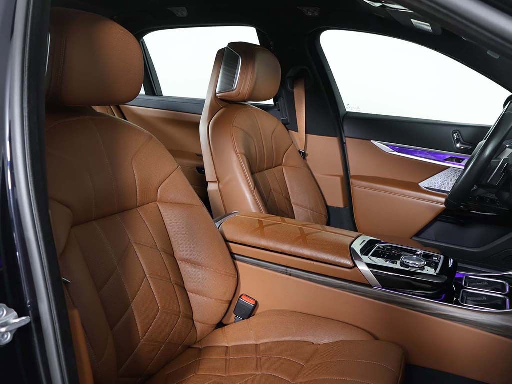 Used 2023 BMW 760i xDrive w/ Executive Package AWD/4WD image 33