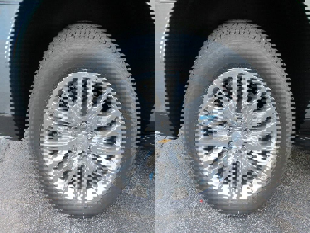 New 2026 Chevrolet Suburban LT image 10