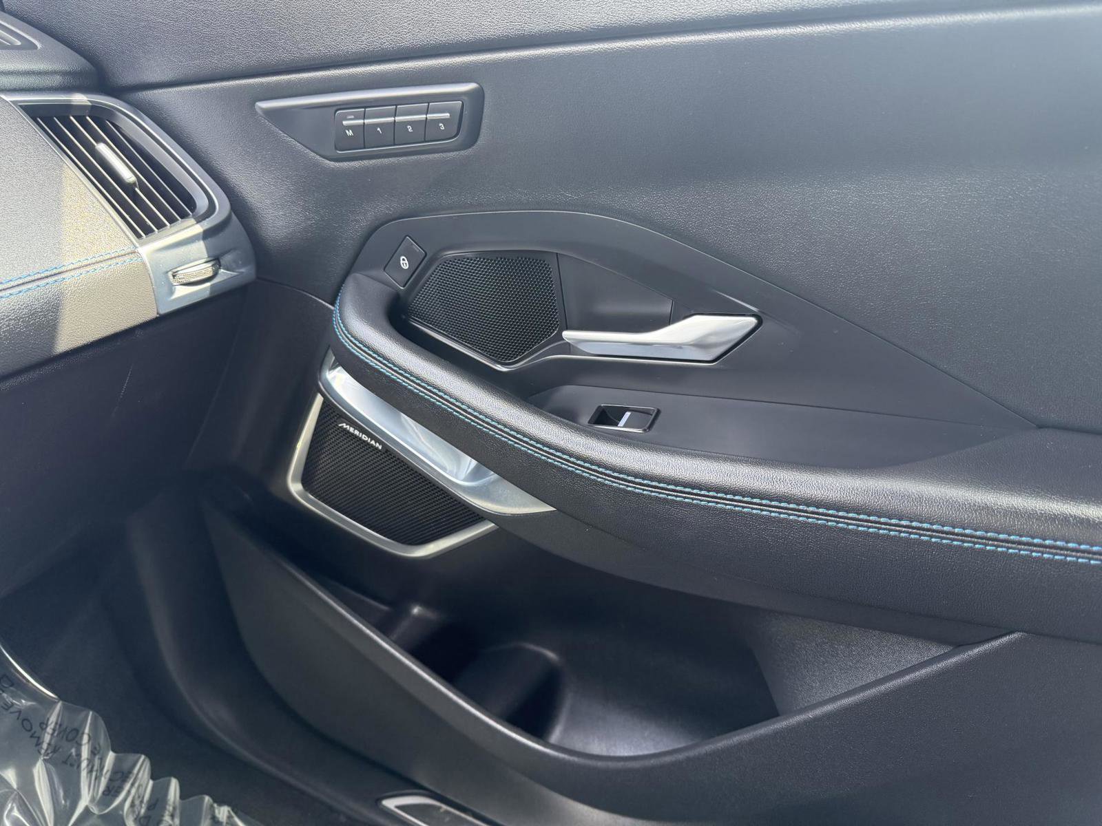 Used 2019 Jaguar E-PACE R-Dynamic SE image 35