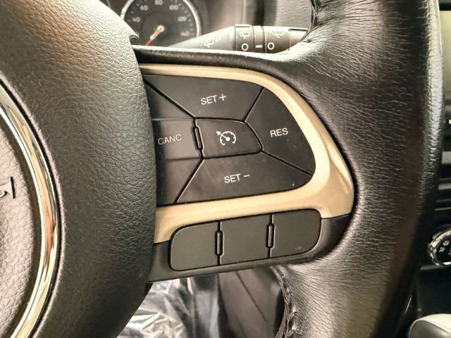 Used 2017 Jeep Renegade Latitude image 37