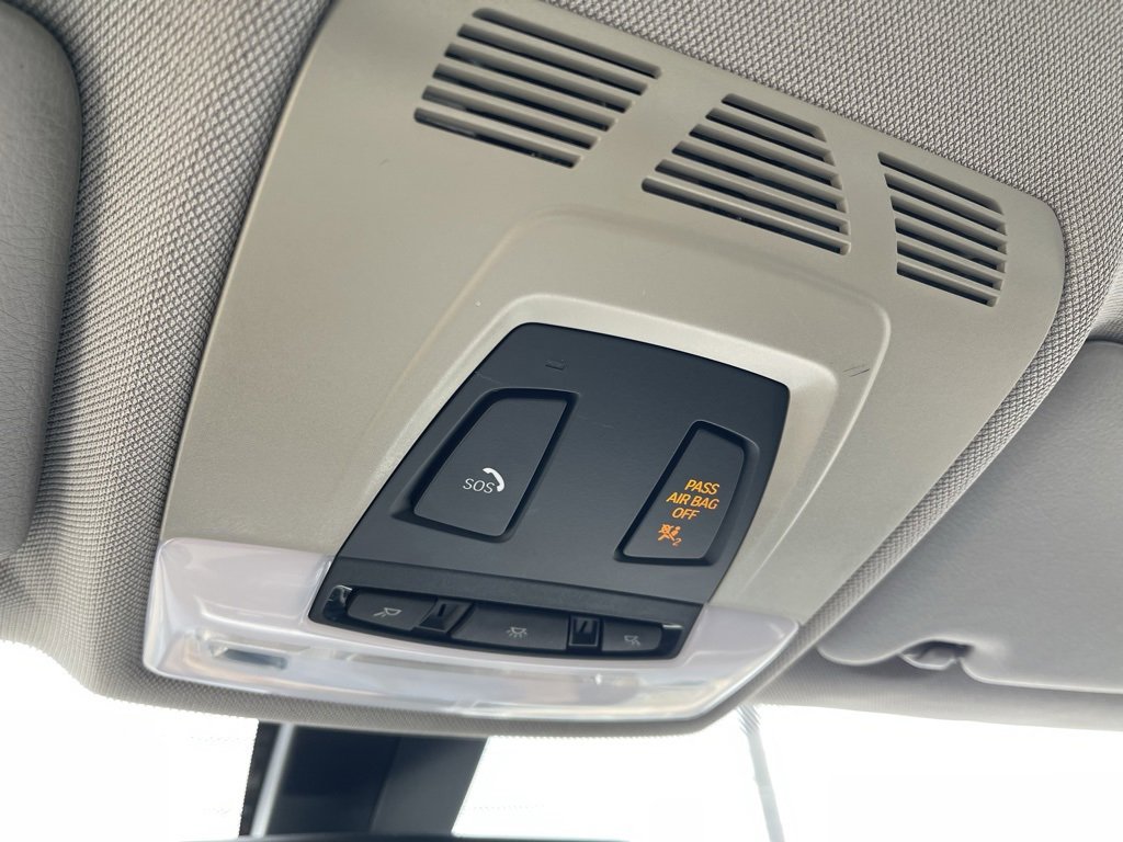 Used 2016 BMW 320i Sedan image 23