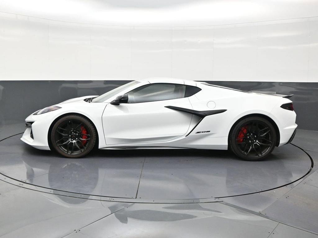 Used 2025 Chevrolet Corvette Z06 RWD image 2