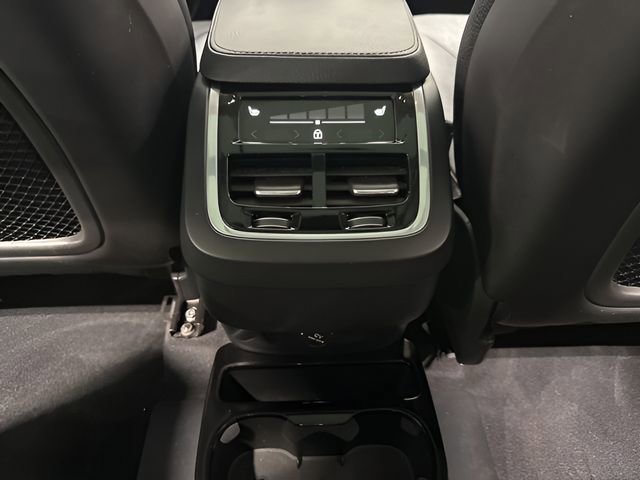 Used 2020 Volvo XC90 T6 Momentum w/ Protection Package image 29