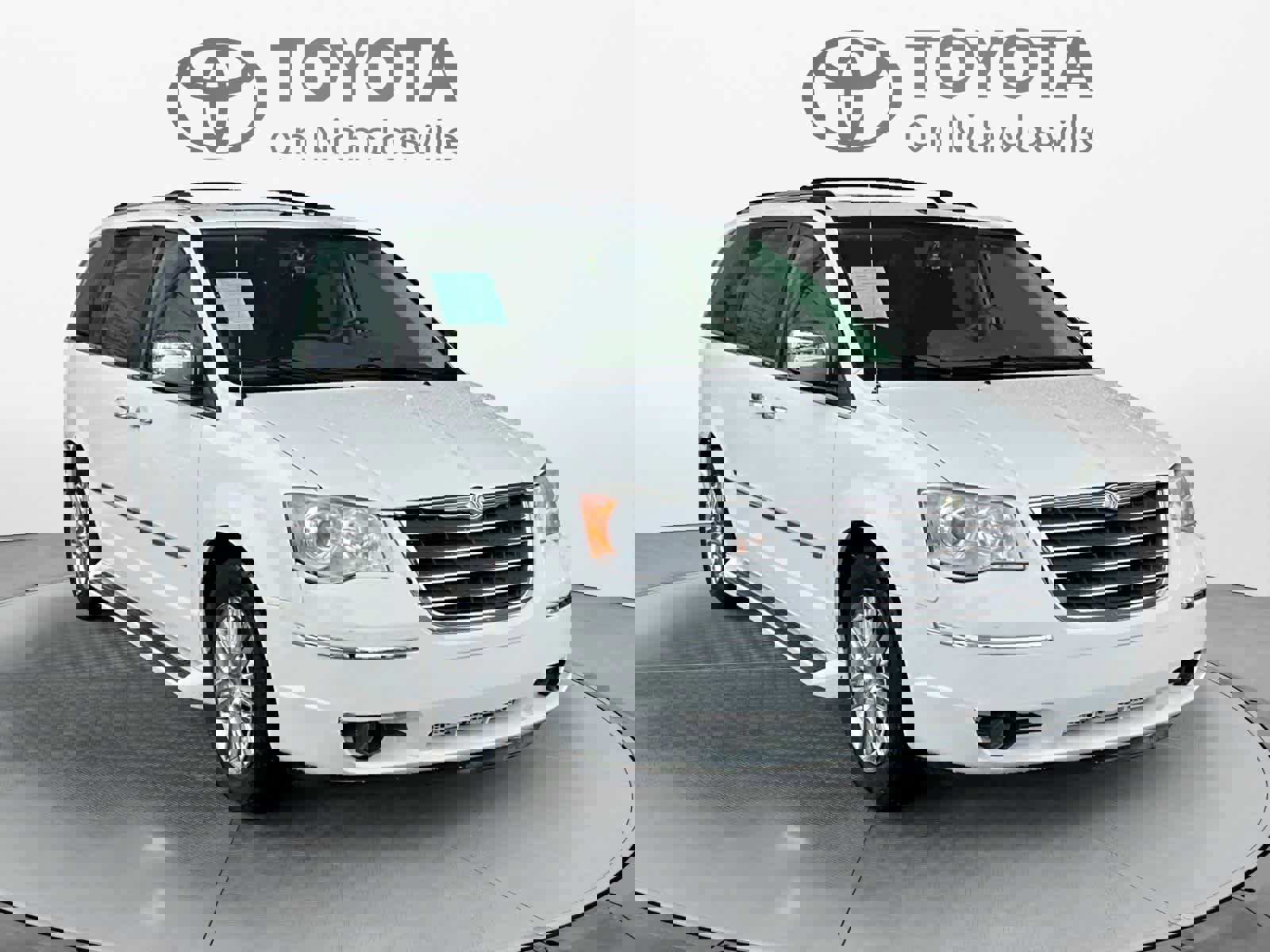 Used 2009 Chrysler Town & Country Limited w/ Entertainment Group #3 image 7