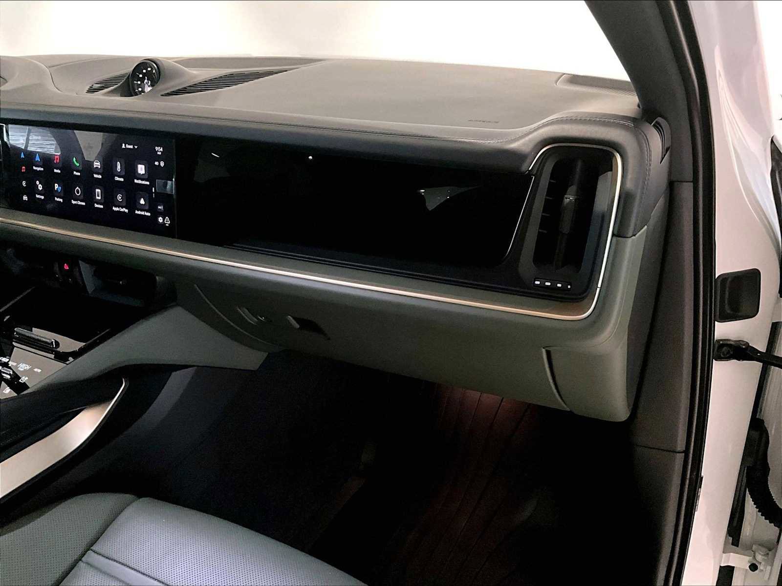 Used 2025 Porsche Cayenne Coupe image 23