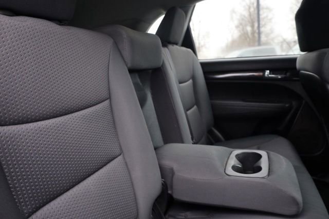 Used 2012 Kia Sorento LX w/ Third Row Pkg image 29
