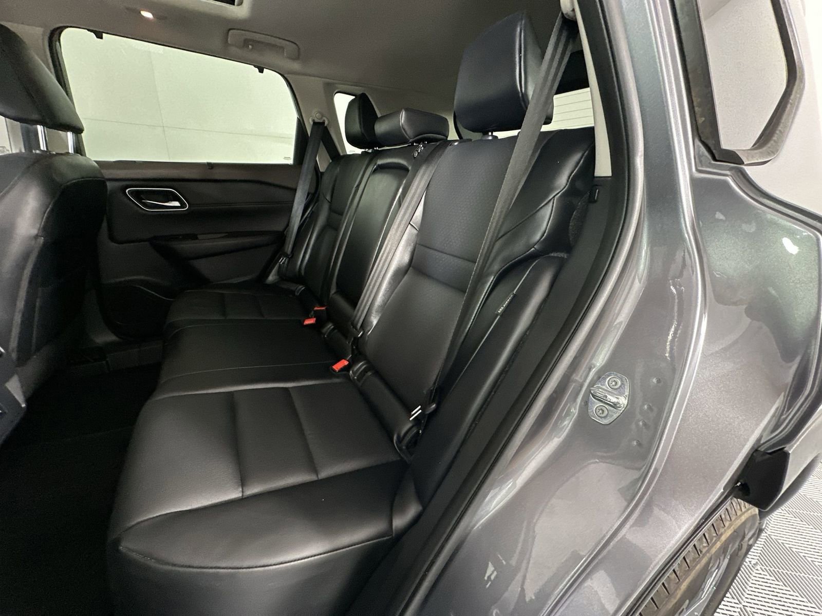 Used 2021 Nissan Rogue SV w/ Premium Package image 23