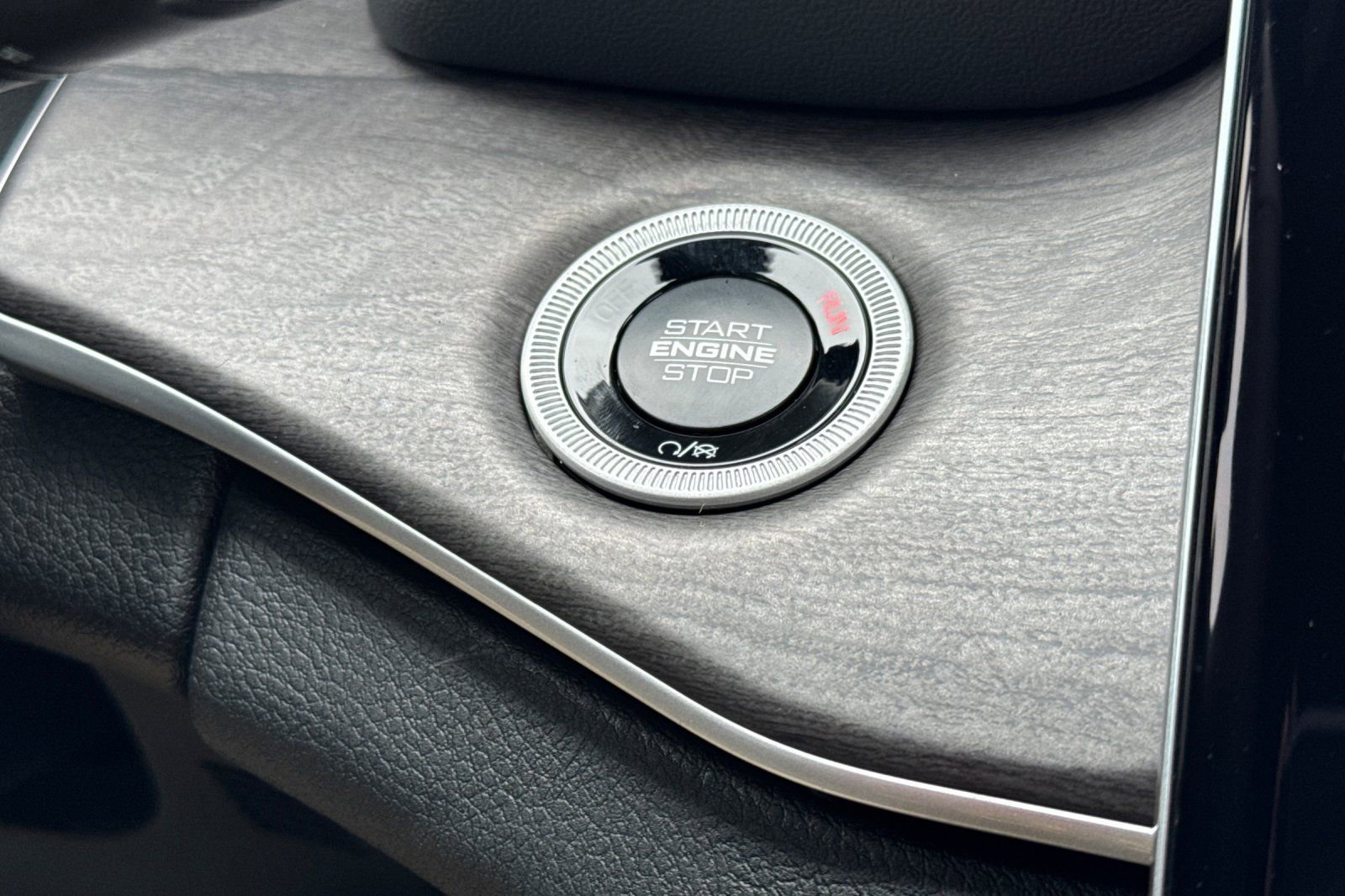 New 2025 Jeep Grand Cherokee Limited w/ Luxury Tech Group II image 28