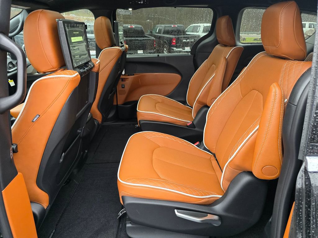 New 2026 Chrysler Pacifica Pinnacle image 10