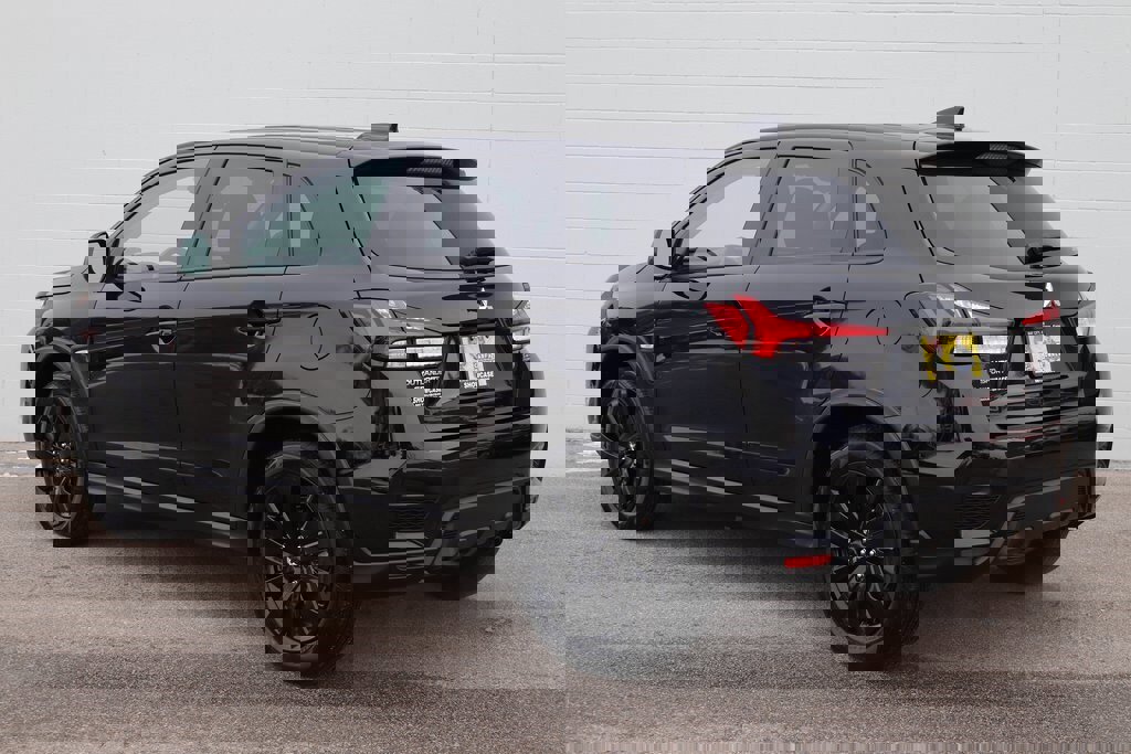 Used 2025 Mitsubishi Outlander Sport LE image 3