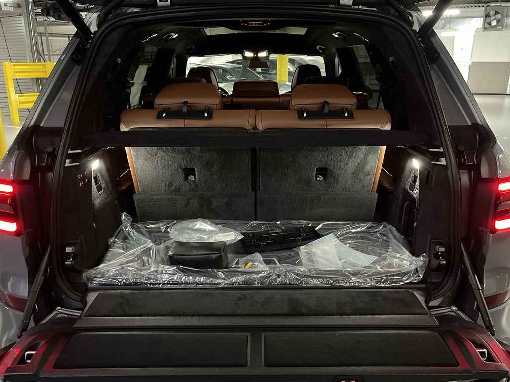 New 2026 BMW X7 M60i image 25