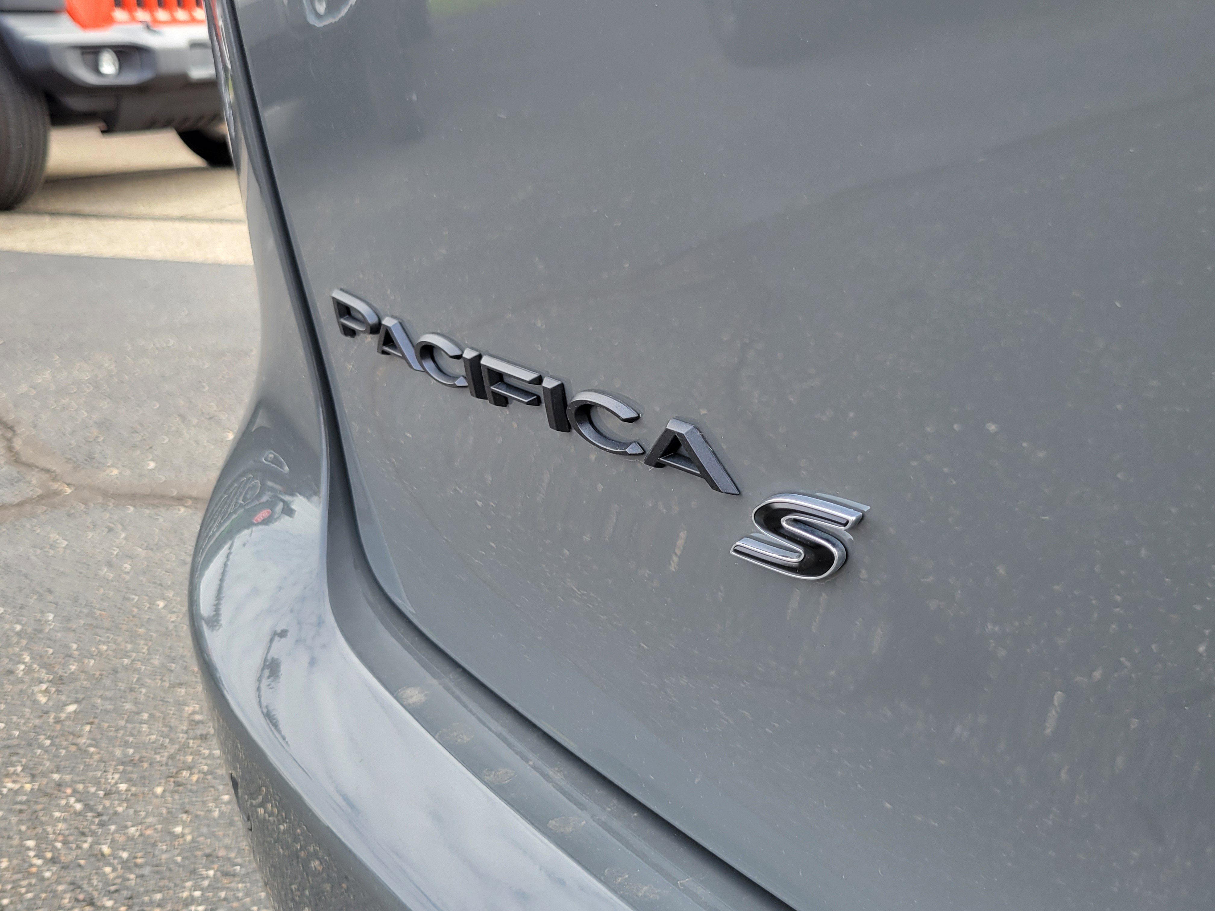 Used 2022 Chrysler Pacifica Limited w/ S Appearance Package image 22