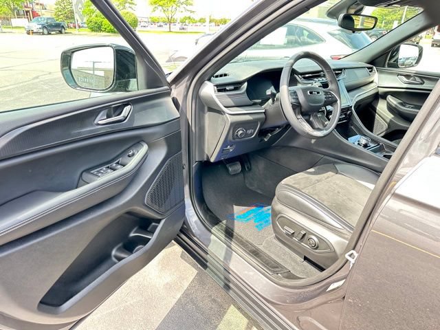 Used 2024 Jeep Grand Cherokee Altitude AWD/4WD image 11