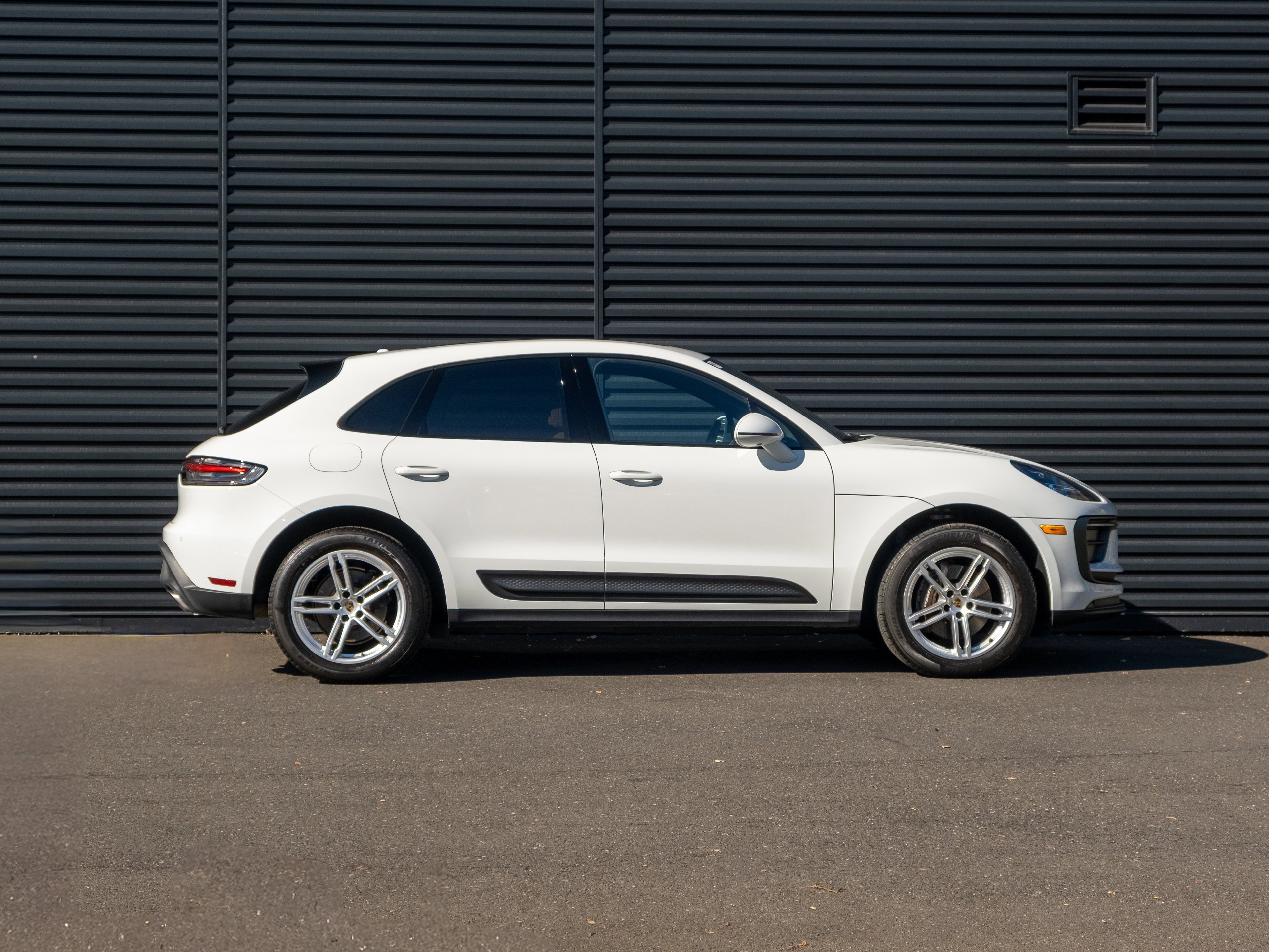 Certified 2023 Porsche Macan image 9