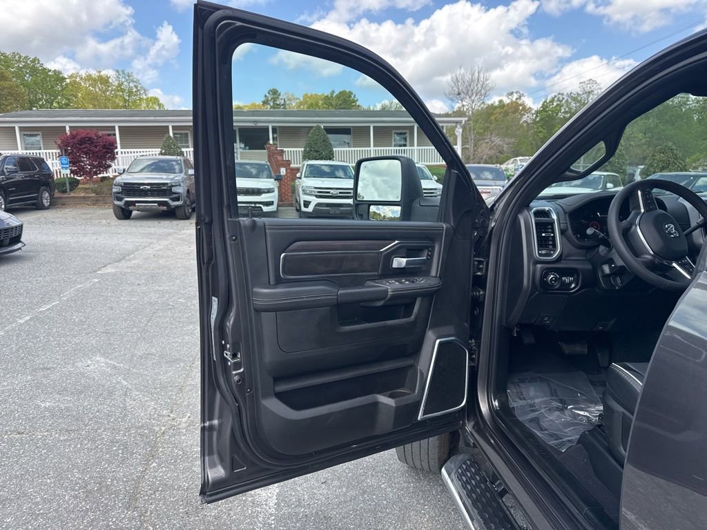 Used 2026 RAM 2500 Laramie AWD/4WD image 25