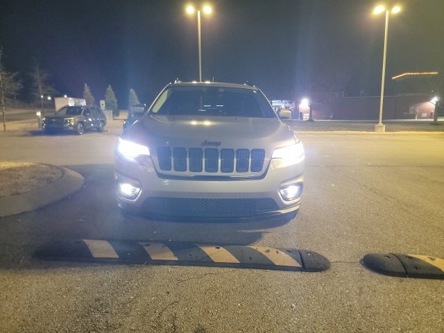 Used 2019 Jeep Cherokee Latitude Plus image 2