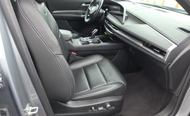 Used 2024 Cadillac XT4 Premium Luxury image 10