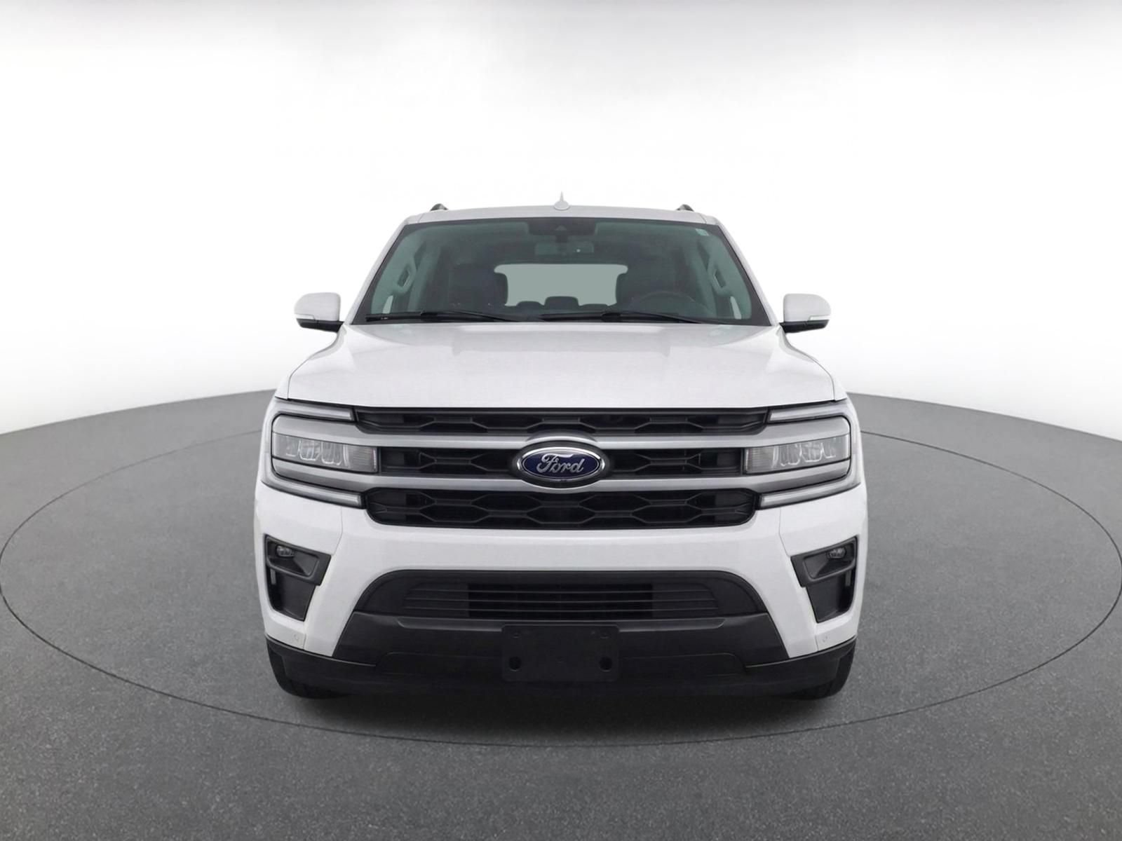 Used 2023 Ford Expedition XLT RWD image 2