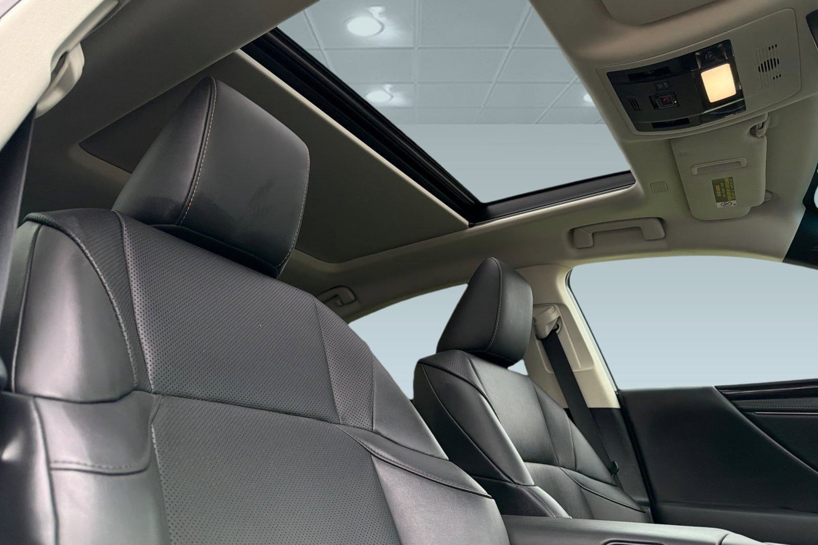 Used 2021 Lexus ES 350 w/ Premium Package image 15