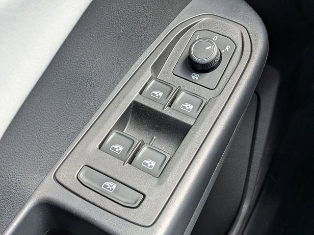 Used 2025 Volkswagen Taos SE FWD image 19