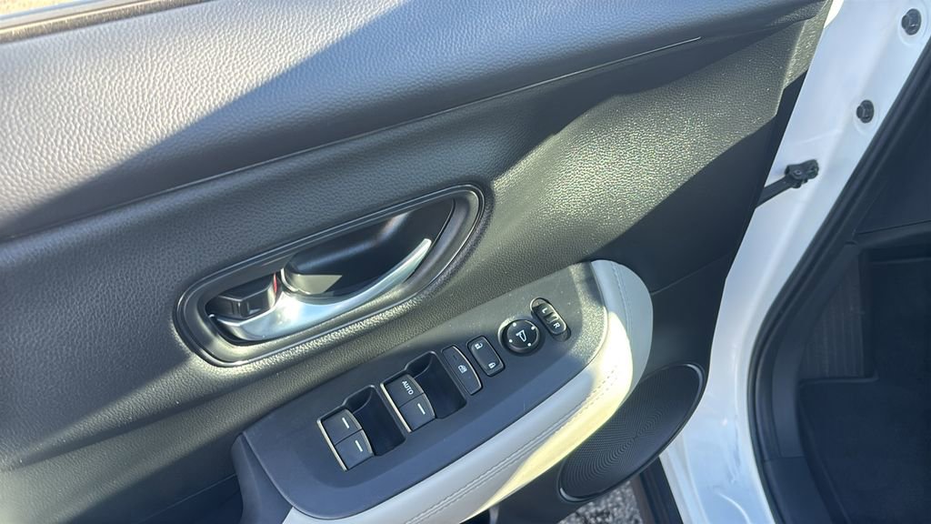 Used 2025 Honda HR-V LX image 15