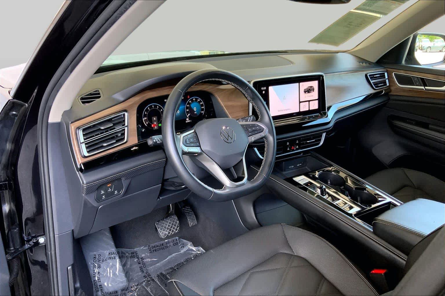 Used 2024 Volkswagen Atlas SE AWD/4WD image 18