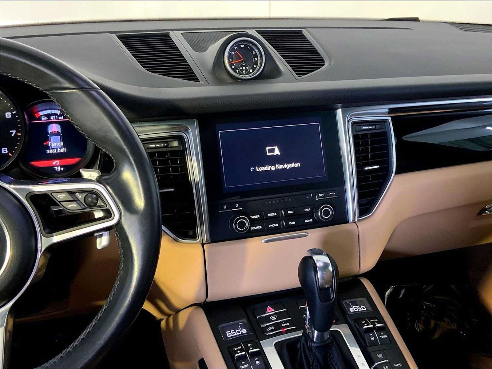 Certified 2018 Porsche Macan AWD/4WD image 16