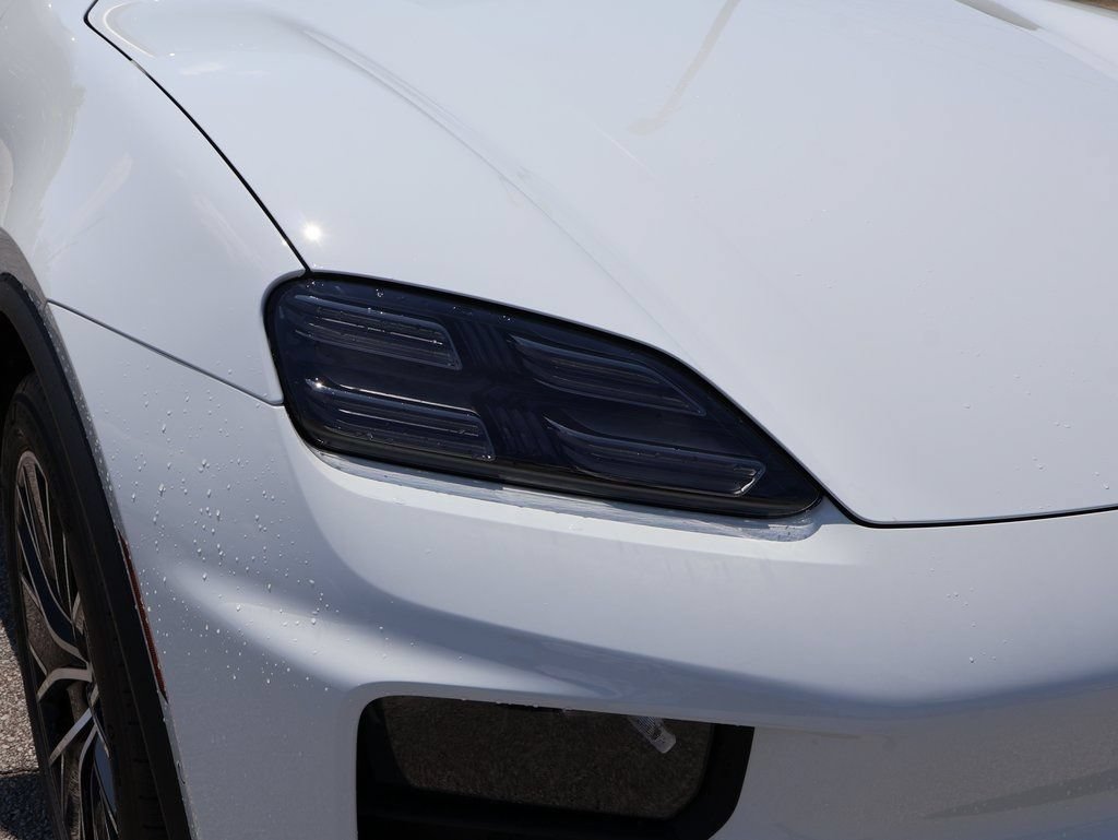 New 2025 Porsche Macan Electric RWD image 14