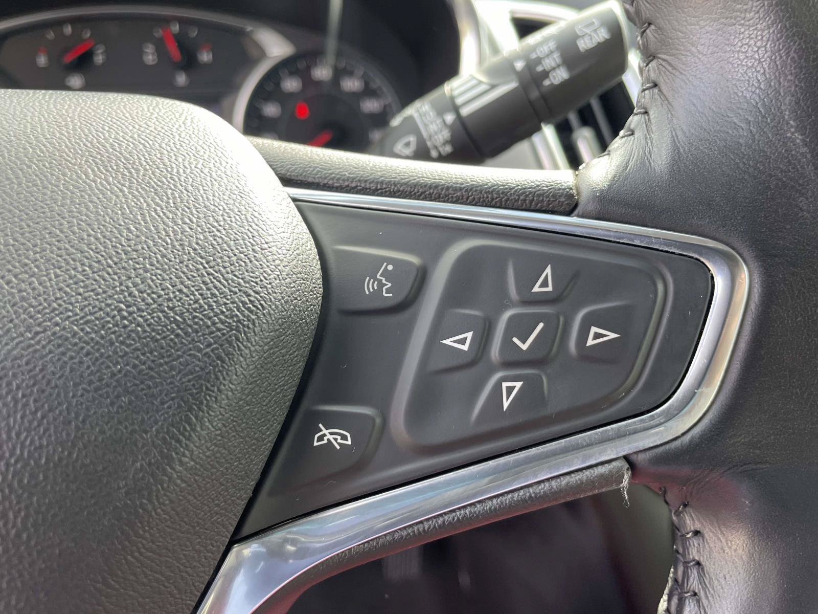Used 2019 Chevrolet Equinox Premier FWD image 17