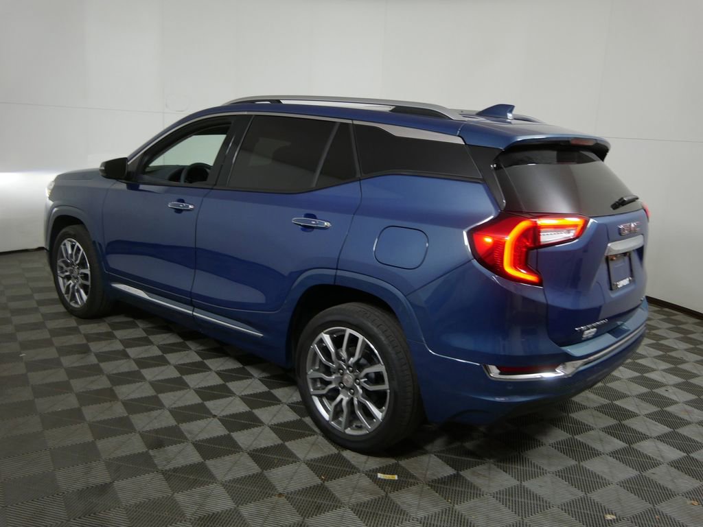 Used 2024 GMC Terrain Denali w/ Denali Premium Package image 6
