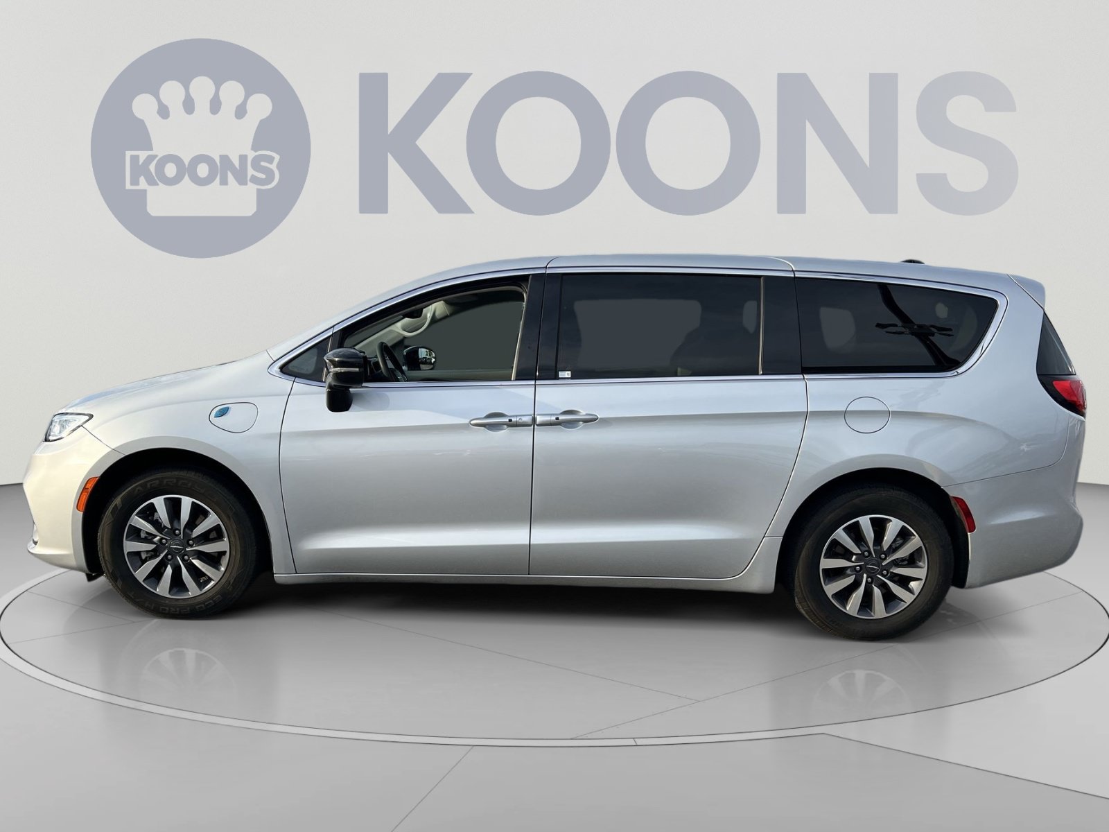 Used 2024 Chrysler Pacifica Limited FWD image 2