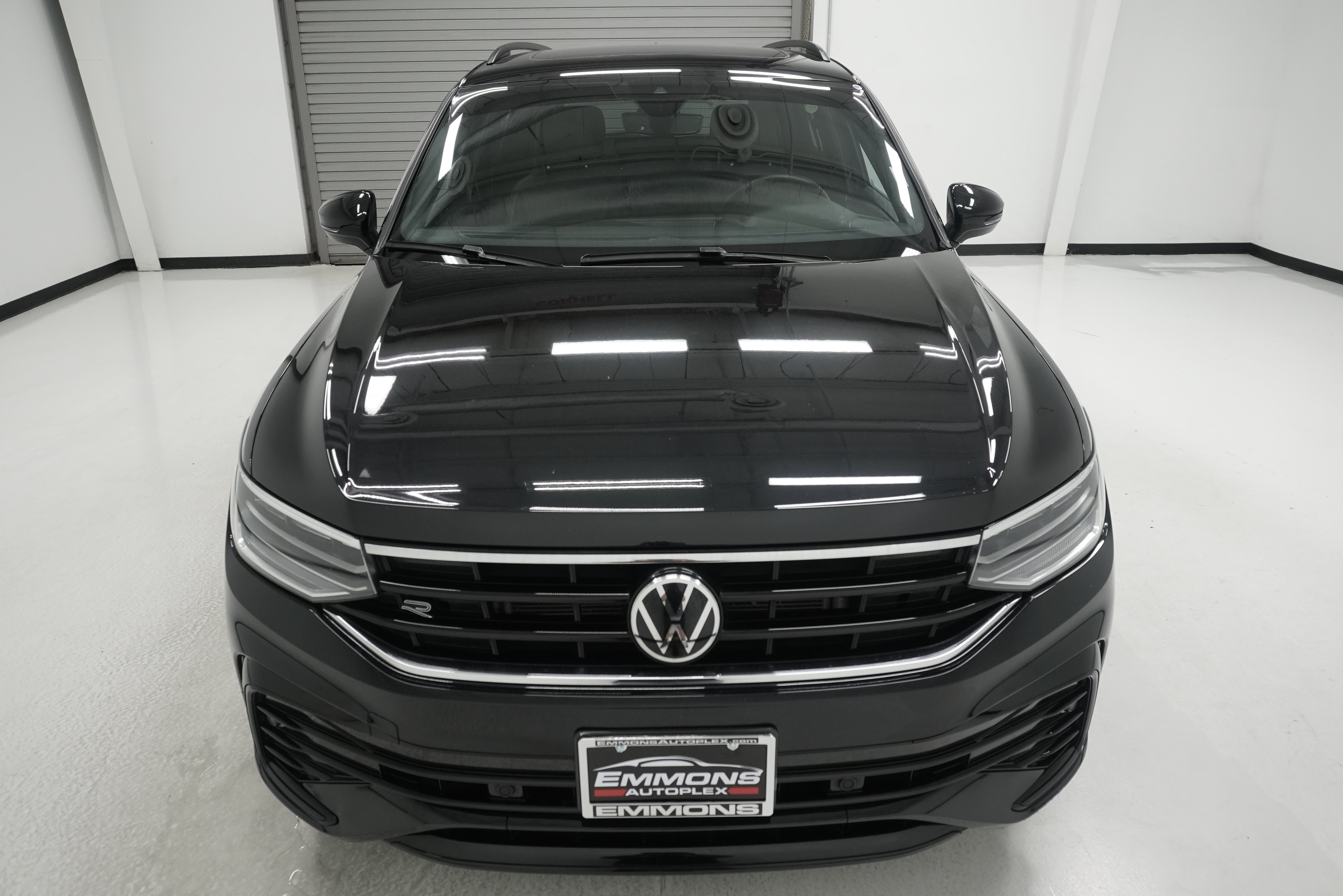 Used 2022 Volkswagen Tiguan SE R-Line AWD/4WD image 2