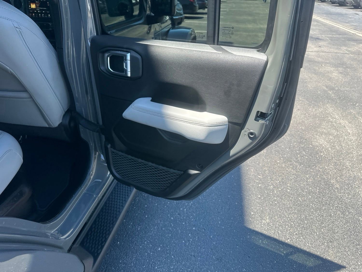Used 2023 Jeep Wrangler Unlimited Sahara AWD/4WD image 12