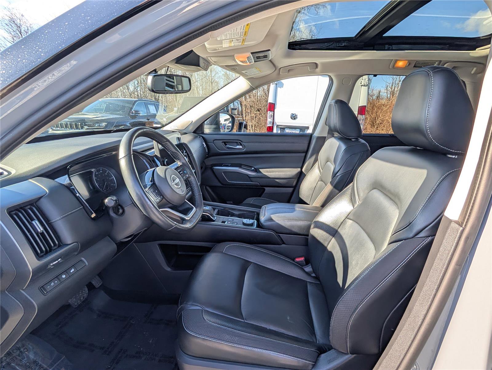 Used 2022 Nissan Pathfinder SL w/ SL Premium Package image 16