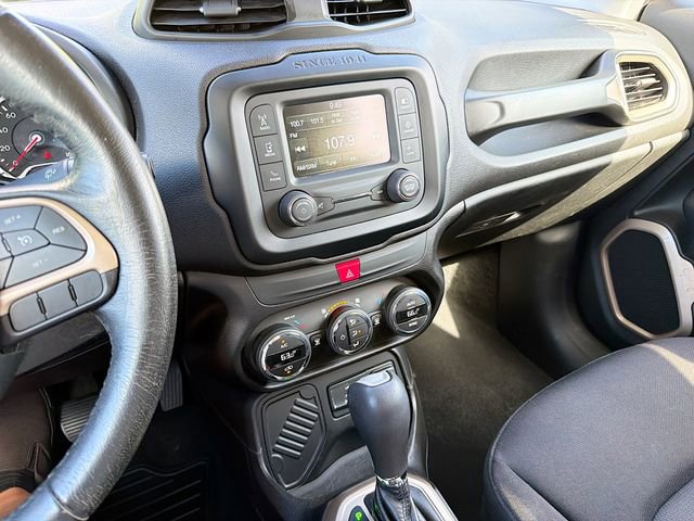 Used 2017 Jeep Renegade Latitude w/ Popular Equipment Group FWD image 25