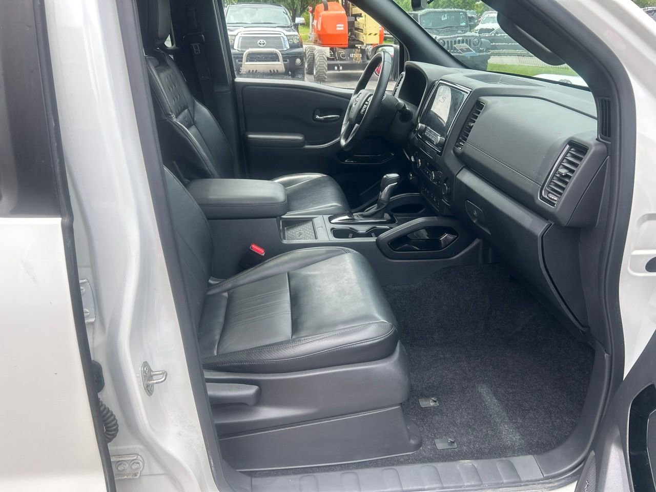 Used 2022 Nissan Frontier PRO-4X AWD/4WD image 16