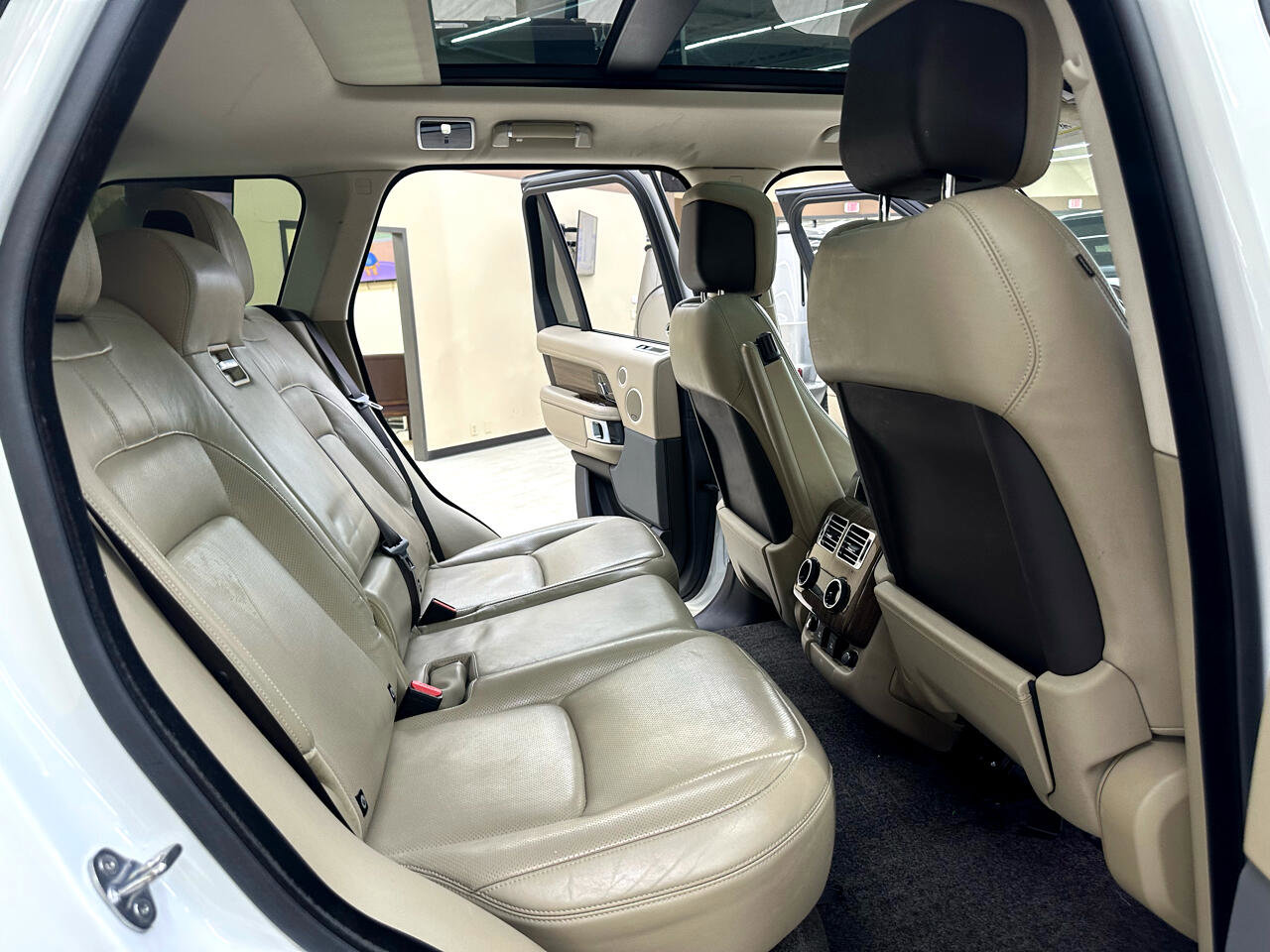Used 2018 Land Rover Range Rover Supercharged image 40