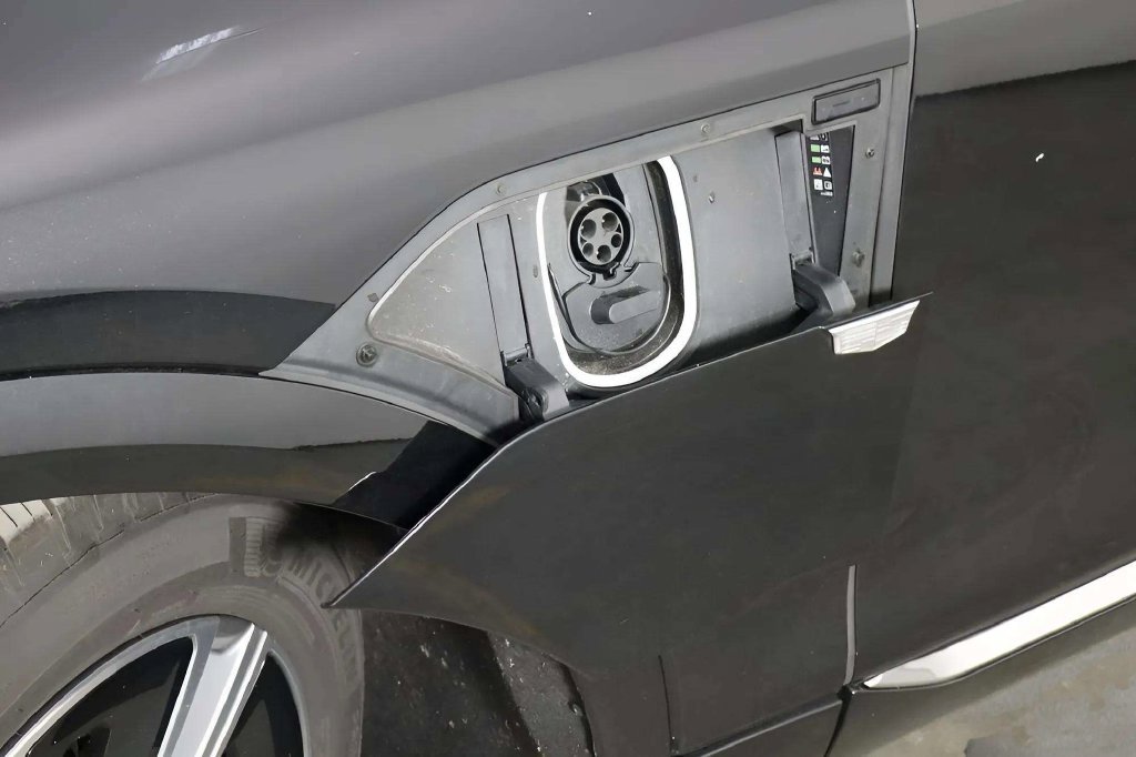 Used 2024 Cadillac Lyriq Luxury RWD image 38