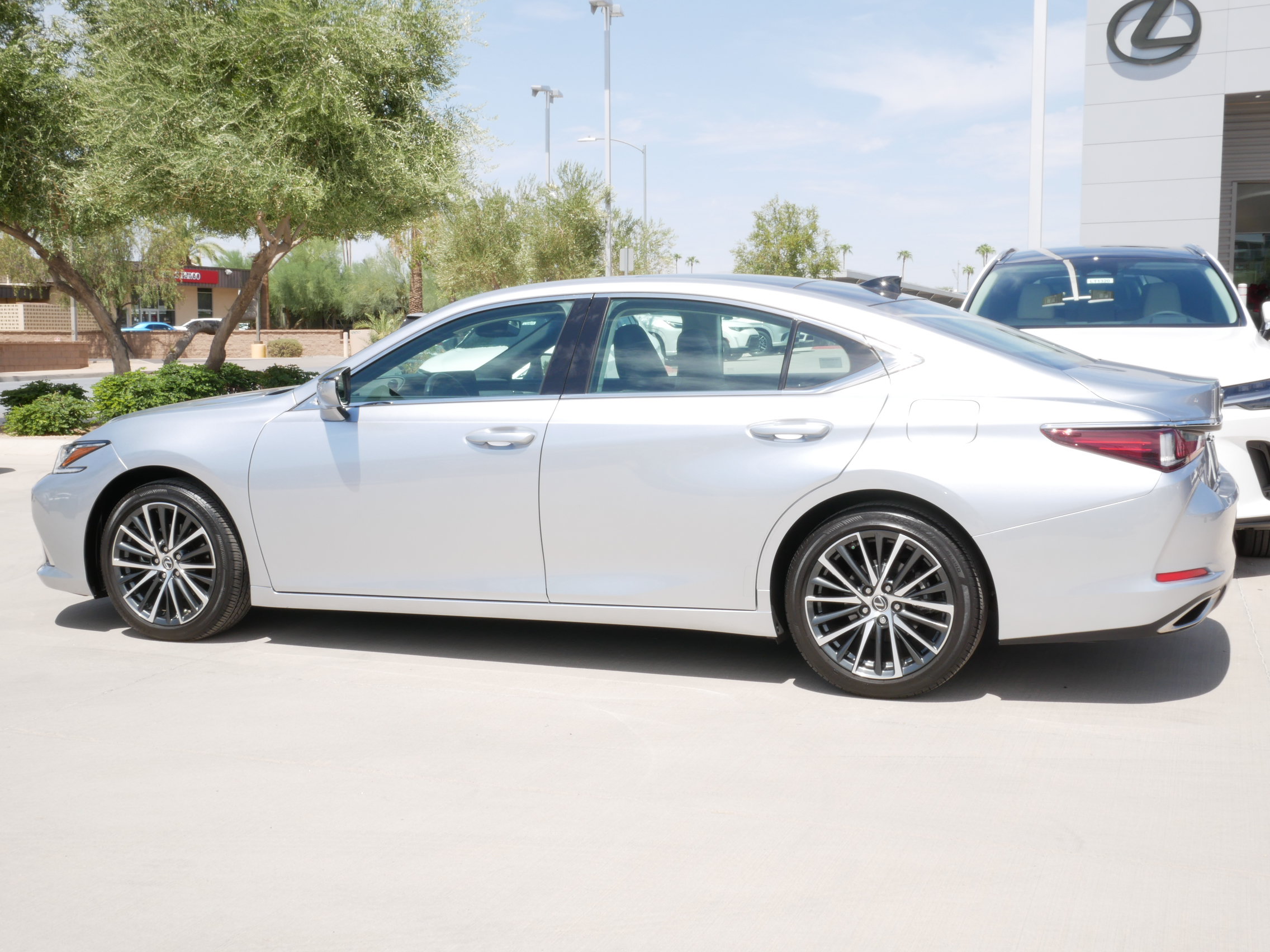 Certified 2025 Lexus ES 350 w/ Premium Package FWD image 5