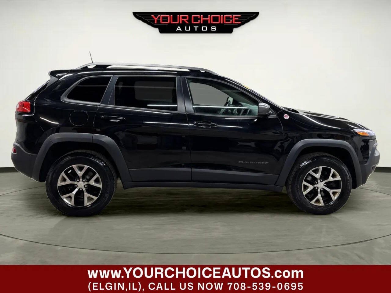 Used 2017 Jeep Cherokee Trailhawk AWD/4WD image 9