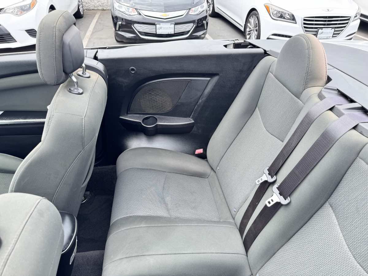 Used 2011 Chrysler 200 Touring FWD image 28