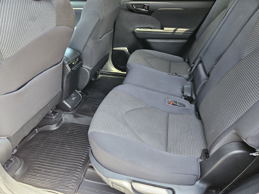 Used 2023 Toyota Highlander LE FWD image 30