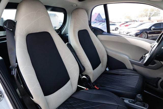 Used 2013 smart fortwo passion w/ Cruise Control Pkg image 11