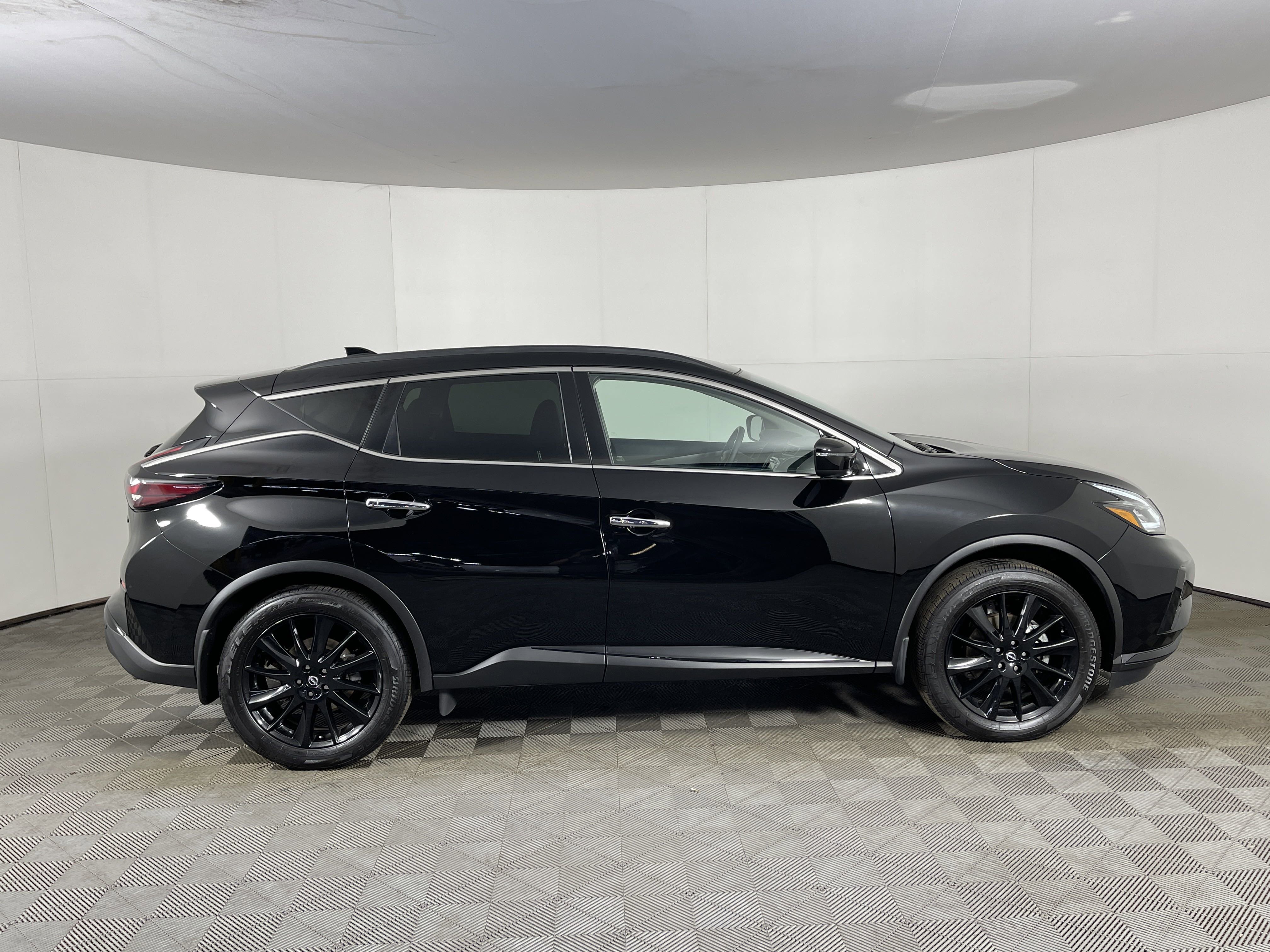 Used 2024 Nissan Murano SV w/ SV Midnight Edition Package image 5
